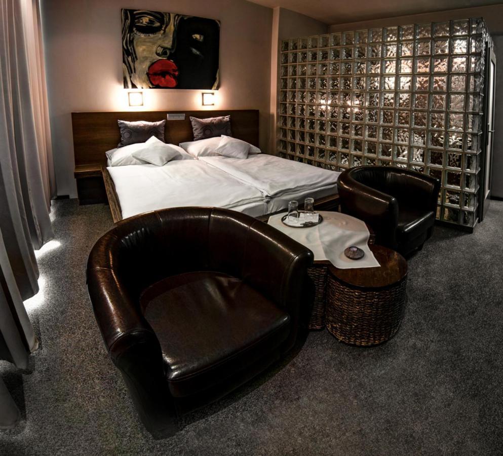 Pension Horse Inn Кошице Екстериор снимка
