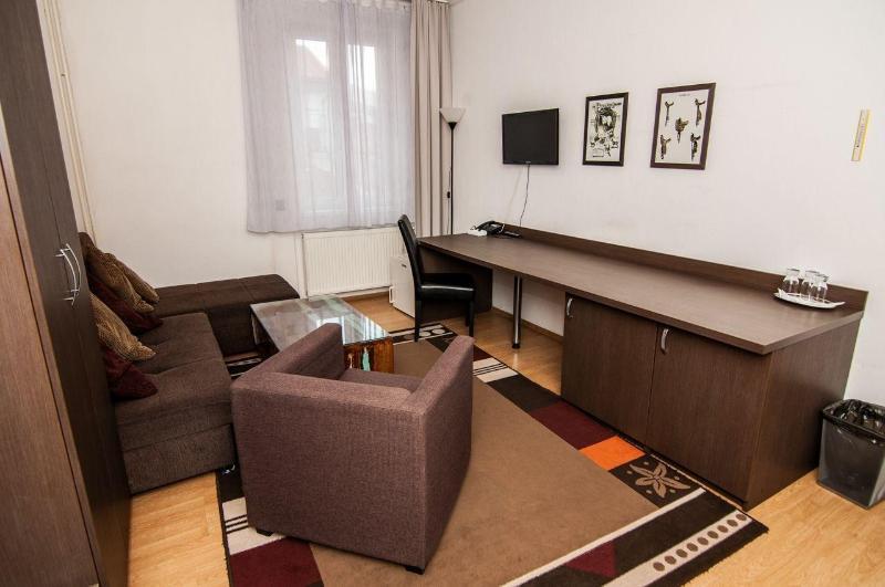 Pension Horse Inn Кошице Екстериор снимка