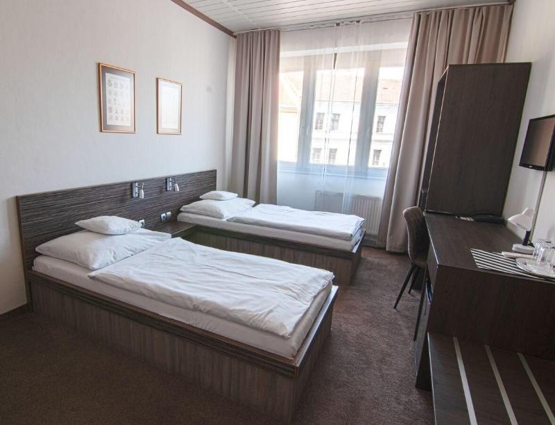 Pension Horse Inn Кошице Екстериор снимка