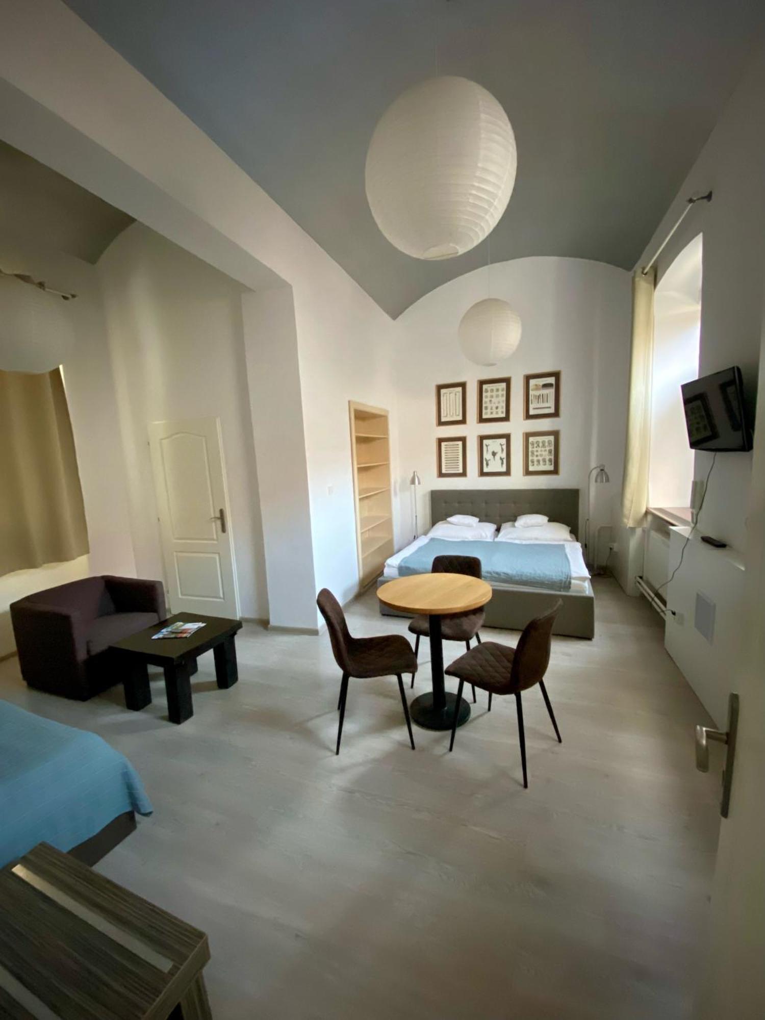 Pension Horse Inn Кошице Екстериор снимка