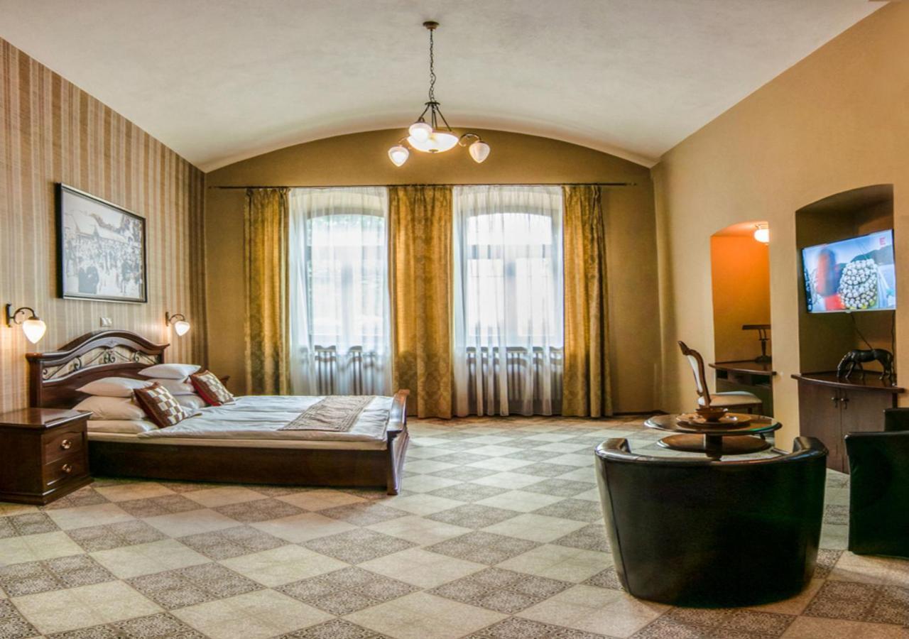 Pension Horse Inn Кошице Екстериор снимка