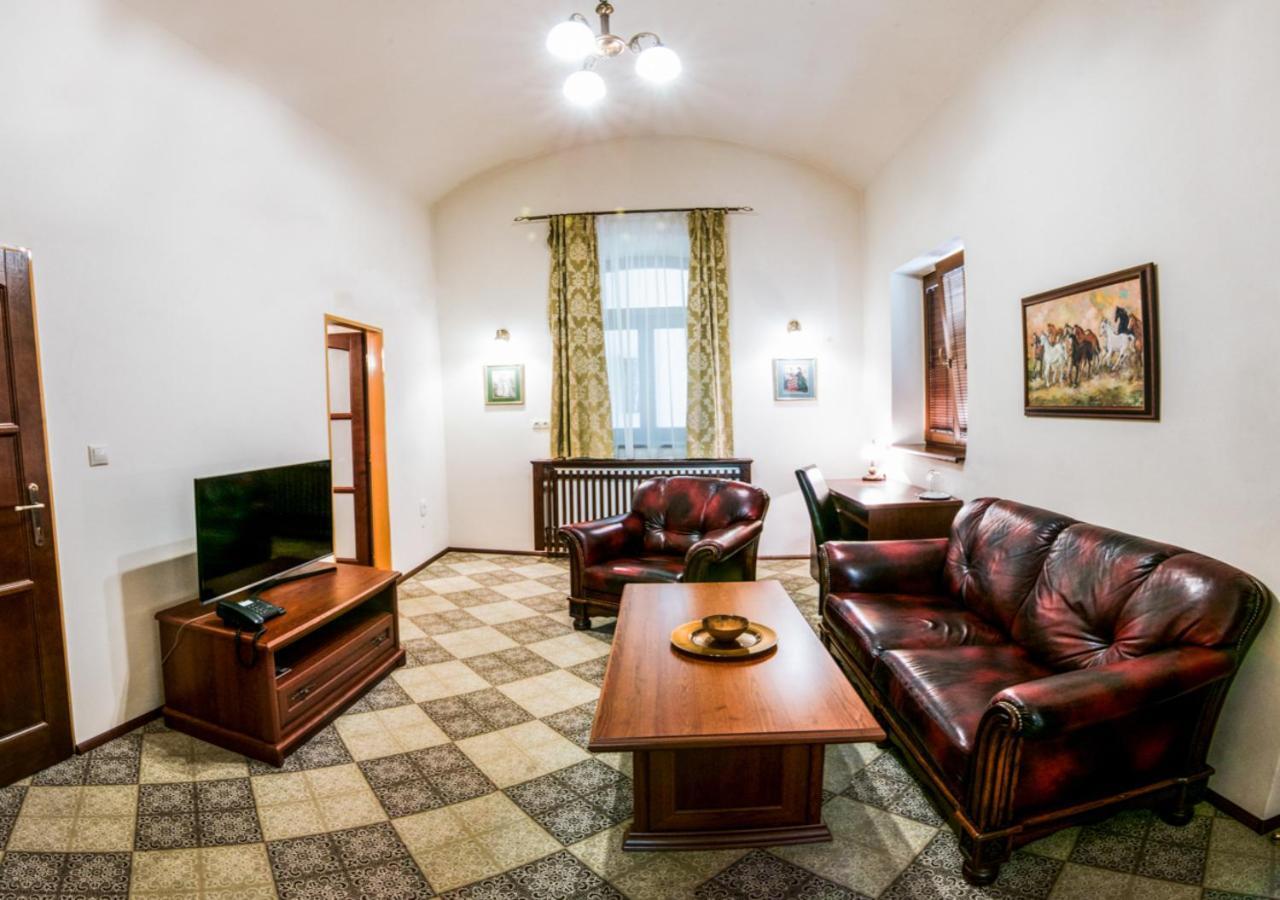 Pension Horse Inn Кошице Екстериор снимка