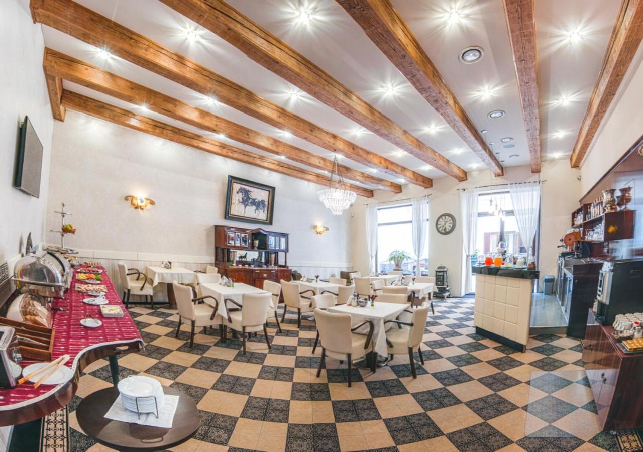 Pension Horse Inn Кошице Екстериор снимка