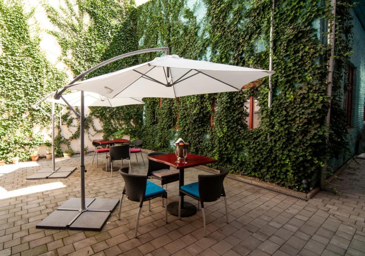 Pension Horse Inn Кошице Екстериор снимка