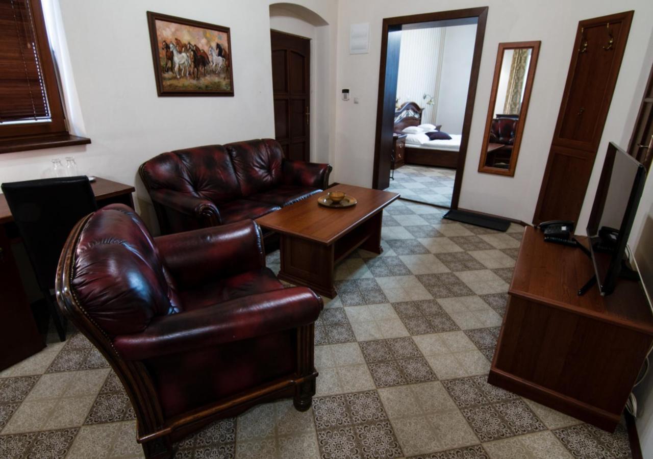 Pension Horse Inn Кошице Екстериор снимка