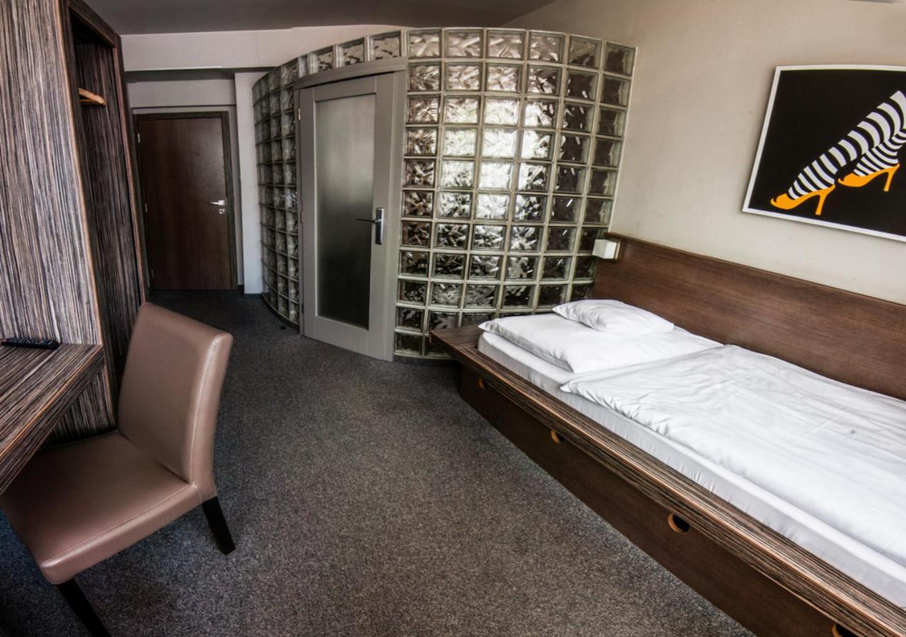 Pension Horse Inn Кошице Екстериор снимка